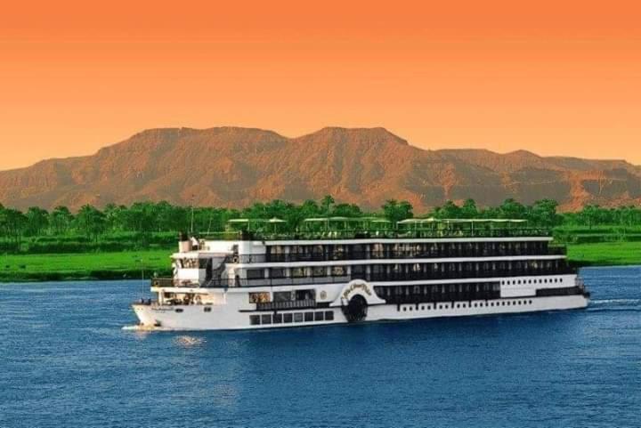 Nile Roof Hotel& Restaurant Luxor Ngoại thất bức ảnh